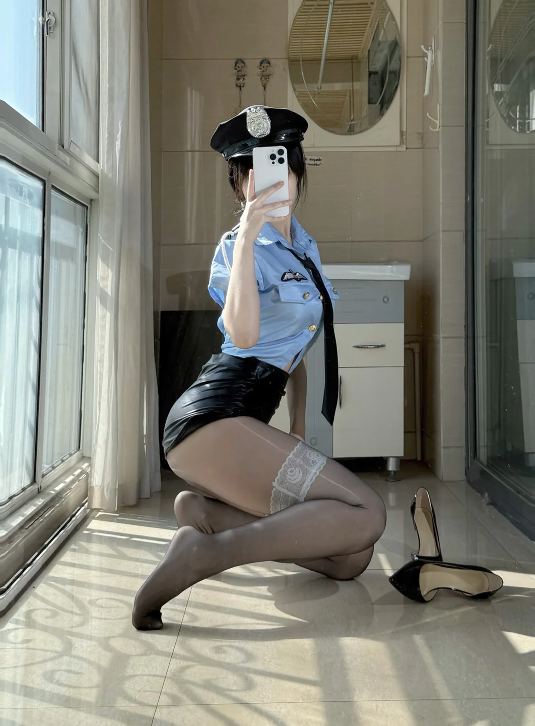 不可爱羚 - 高价定制 女警制服 [48P,8V-1.04GB] tg@simisebaisi 【丝足阁】033.webp